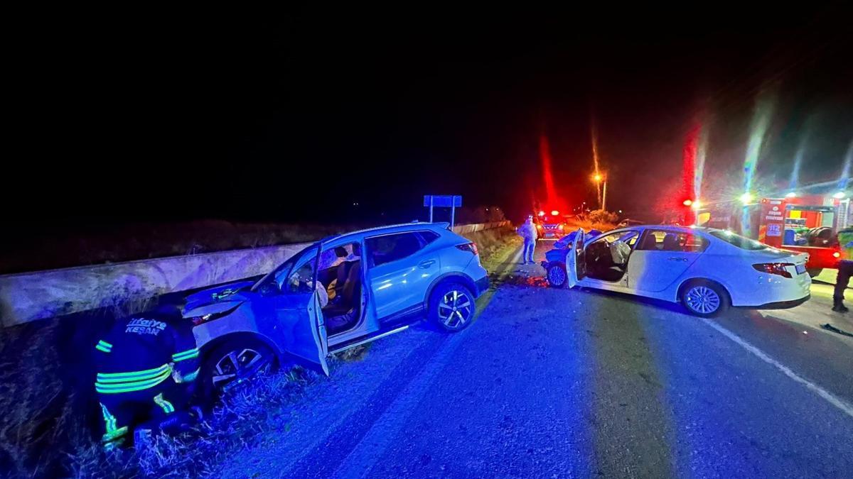 Edirne'de 2 otomobil çarpıştı; 5 yaralı