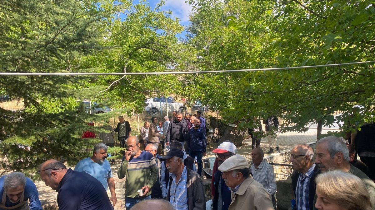 Keban'da kaynak suyunun kurumaması için kurbanlar kestiler