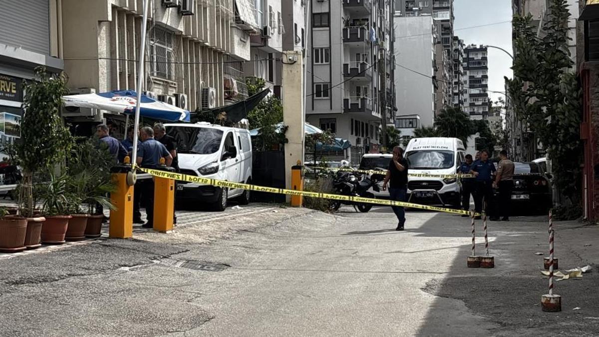 Adana'da iş yeri önünde silahlı saldırı! 1 kişi öldü, 1 yaralı var