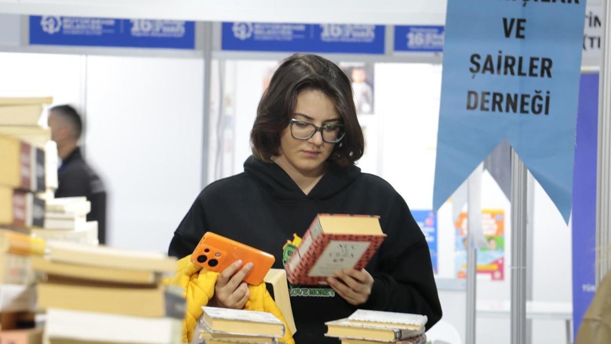Kocaeli Kitap Fuarı'nda sahaf stantlarına ilgi
