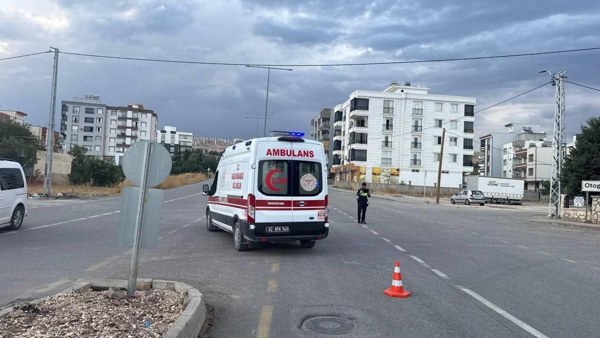 Otomobil ile çarpışan motosiklet sürücüsü yaralandı