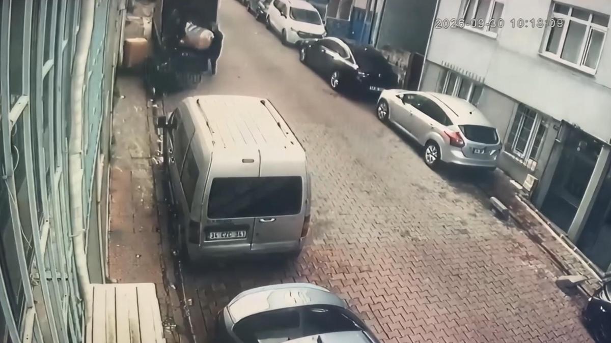 Kağıthane’de temizlik işçileri çöpteki kolilerde uyuşturucu hap buldu; polis iz sürüp imalathane ve depoya ulaştı