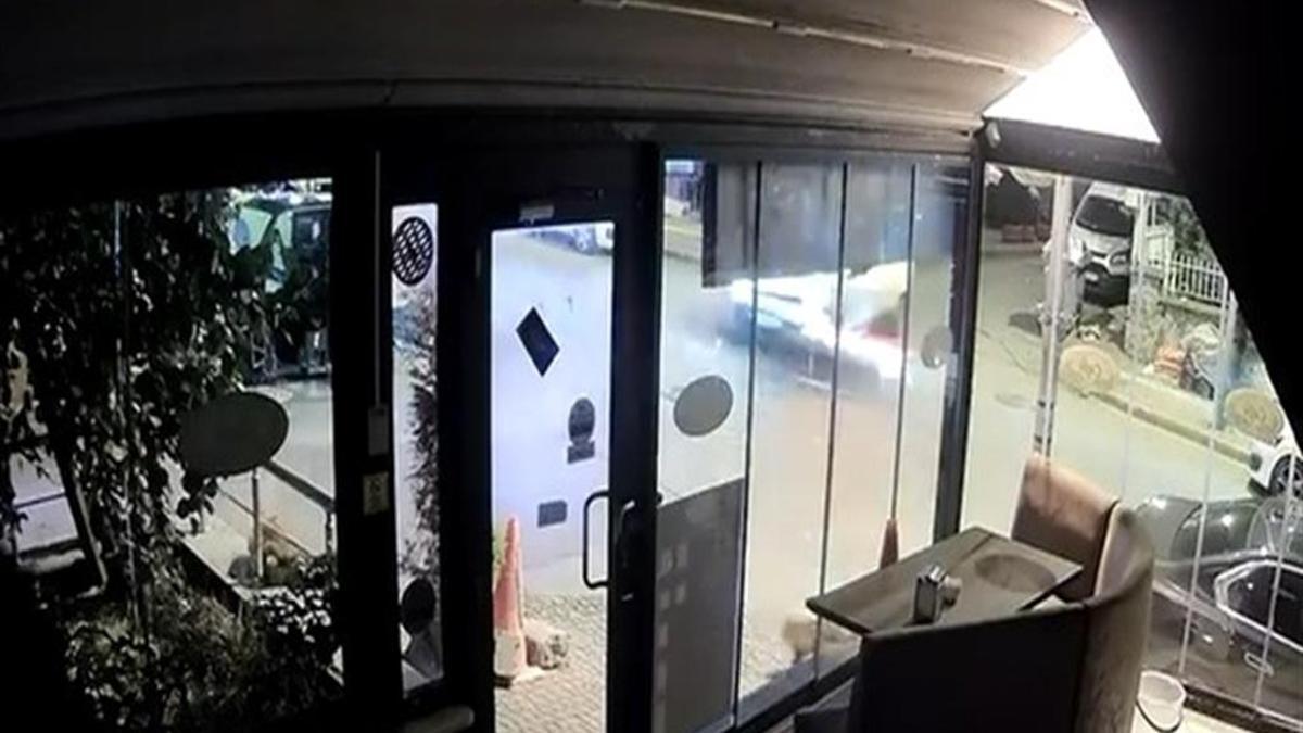Ümraniye'de motosikletli ticari araca çarptı: 1 yaralı
