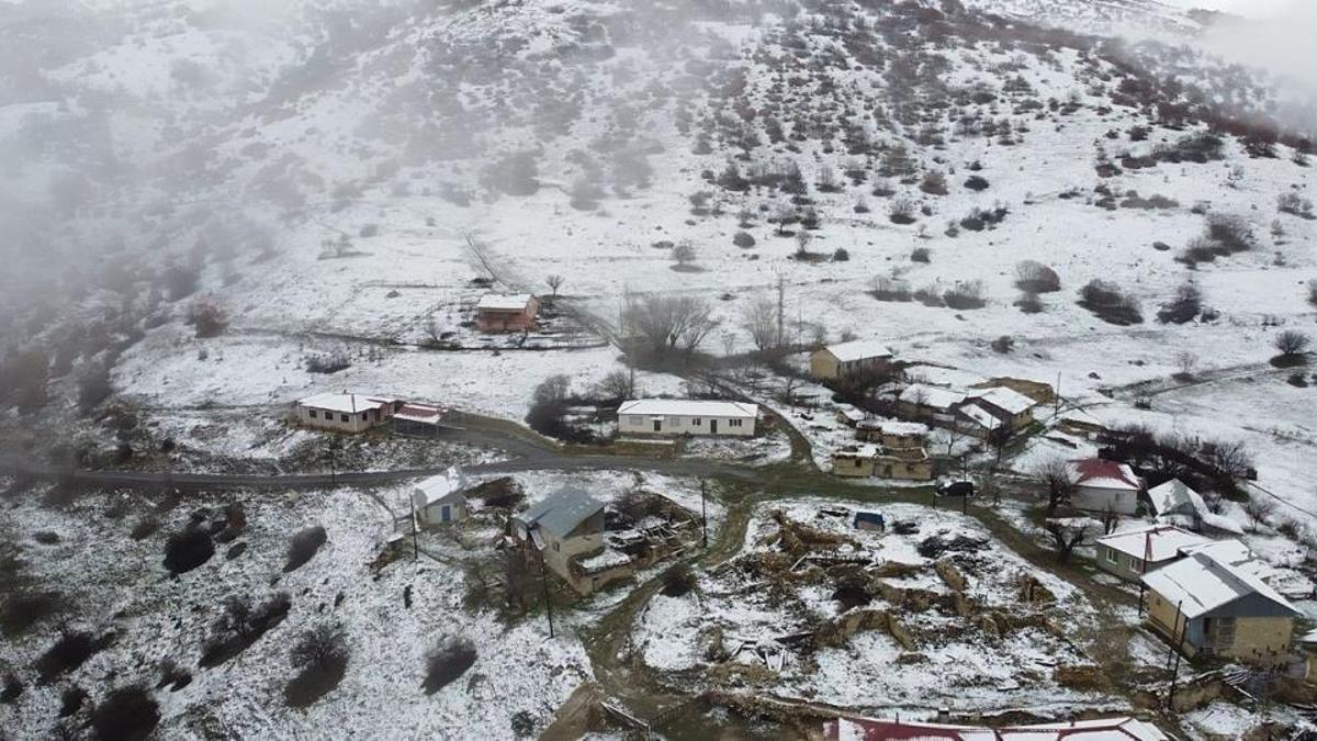 Hava bir anda soğudu, zirvelere kar yağdı