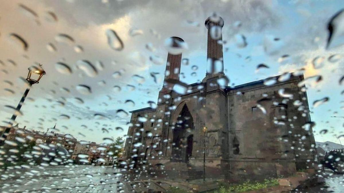 Meteoroloji'den 5 il için kuvvetli sağanak yağış uyarısı