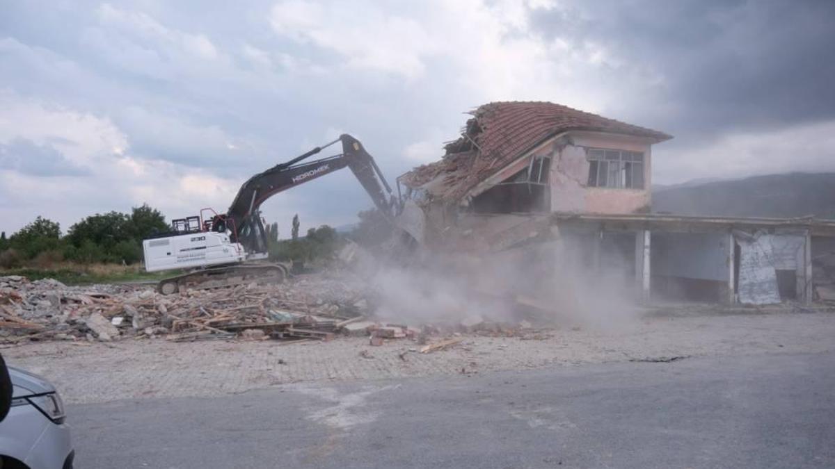 Konya'nın yeni hali inşa edilecek: Yıkım başladı, 10 dükkandan oluşacak