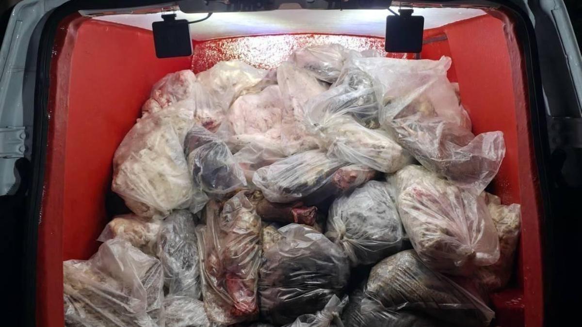 Diyarbakır’da 820 kilo sağlıksız hayvansal yağ ve sakatat ele geçirildi