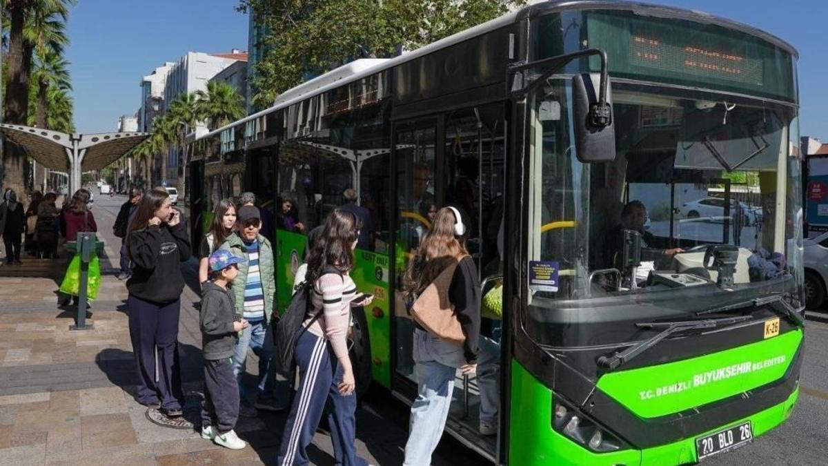 Denizli'de öğrencilere ulaşım desteği: Okul yolu kolaylaşıyor