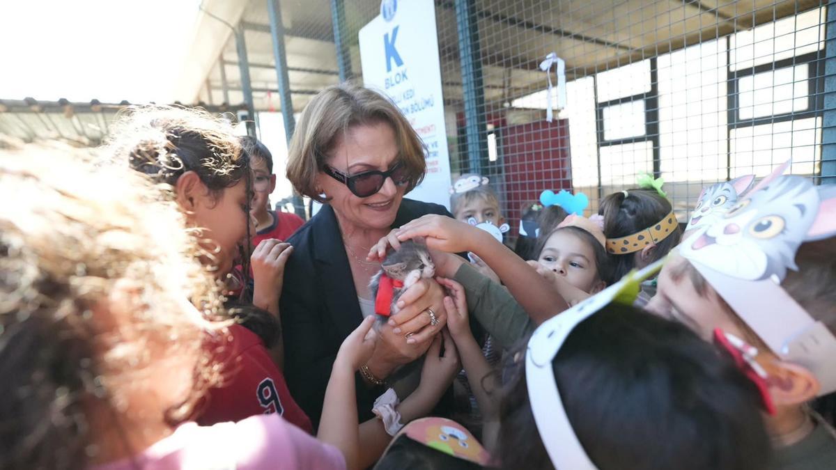 Didim'de Dünya Hayvanları Koruma Günü'nde farkındalık etkinliği