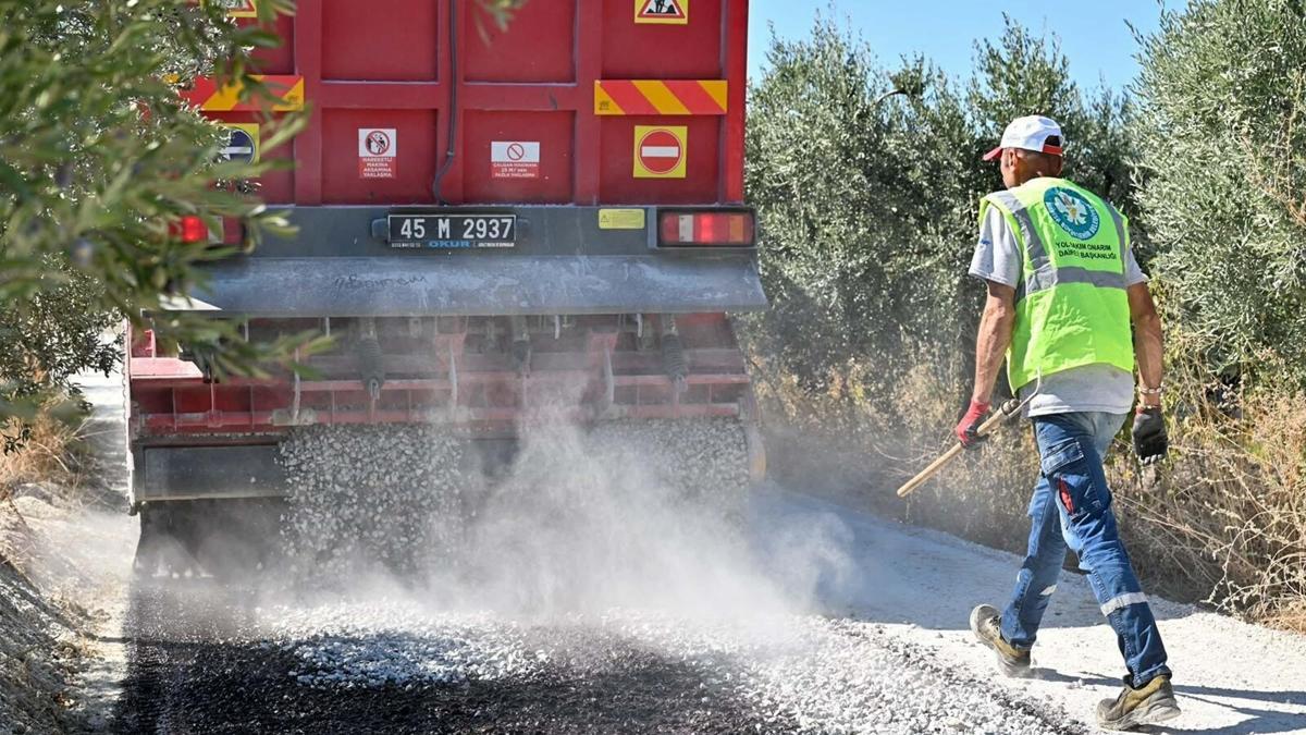 Köprübaşı'nda iki mahallenin yollarını yeniledi