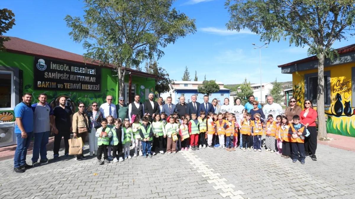 İnegöl’de öğrenciler, hayvan sevgisi için duvarları boyadı