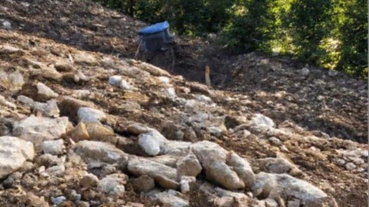 Devrilen traktörün sürücüsü yaralandı