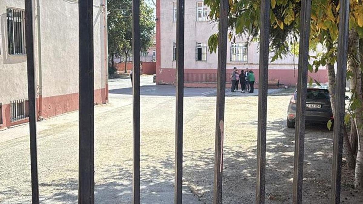 Edirne'de okula silah getiren öğrenci yakalandı