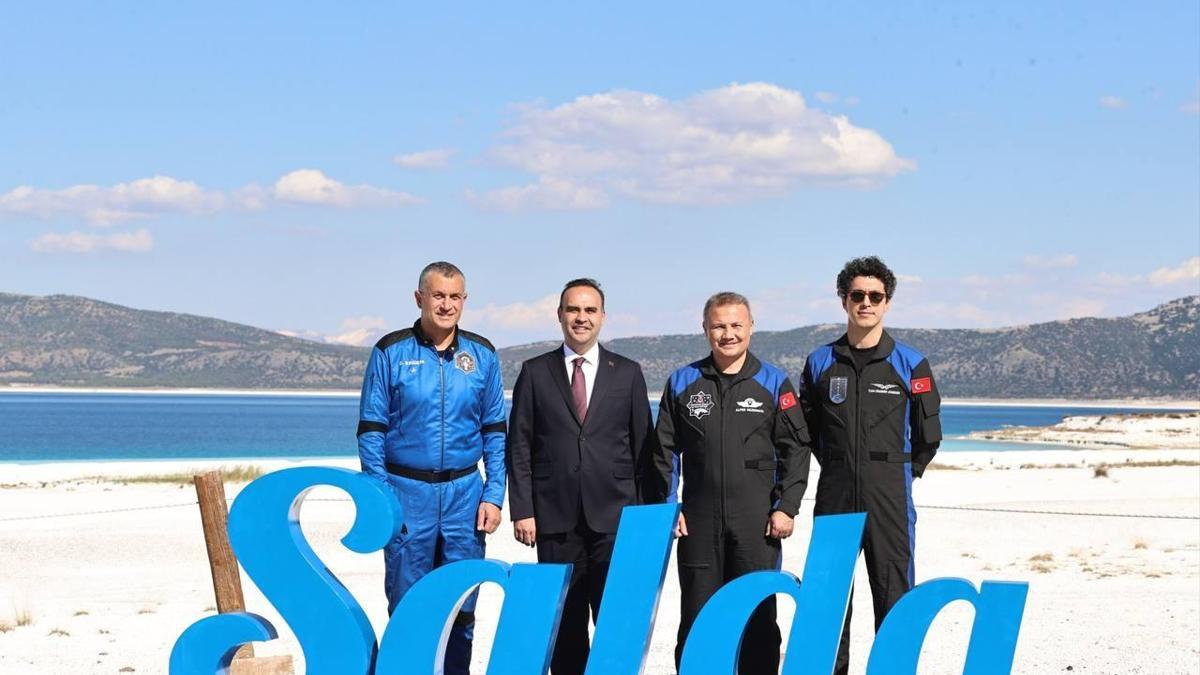 Bakan Kacır, Türk ve yabancı astronotlar ile Salda Gölü’nde bilim merkezi açtı
