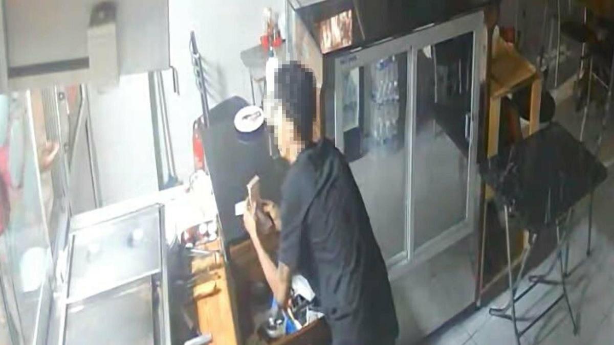 Manisa'da restoranda hırsızlık kamerada