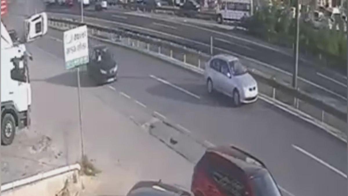 Silivri'de 4 aracın karıştığı zincirleme kaza kamerada: 3 yaralı