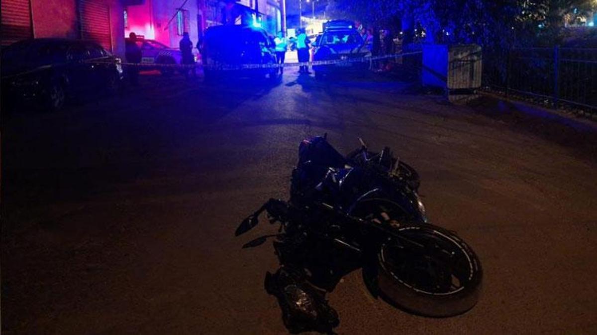 Motosiklet rögar kapağına çarptı kazada sürücü ağır yaralandı