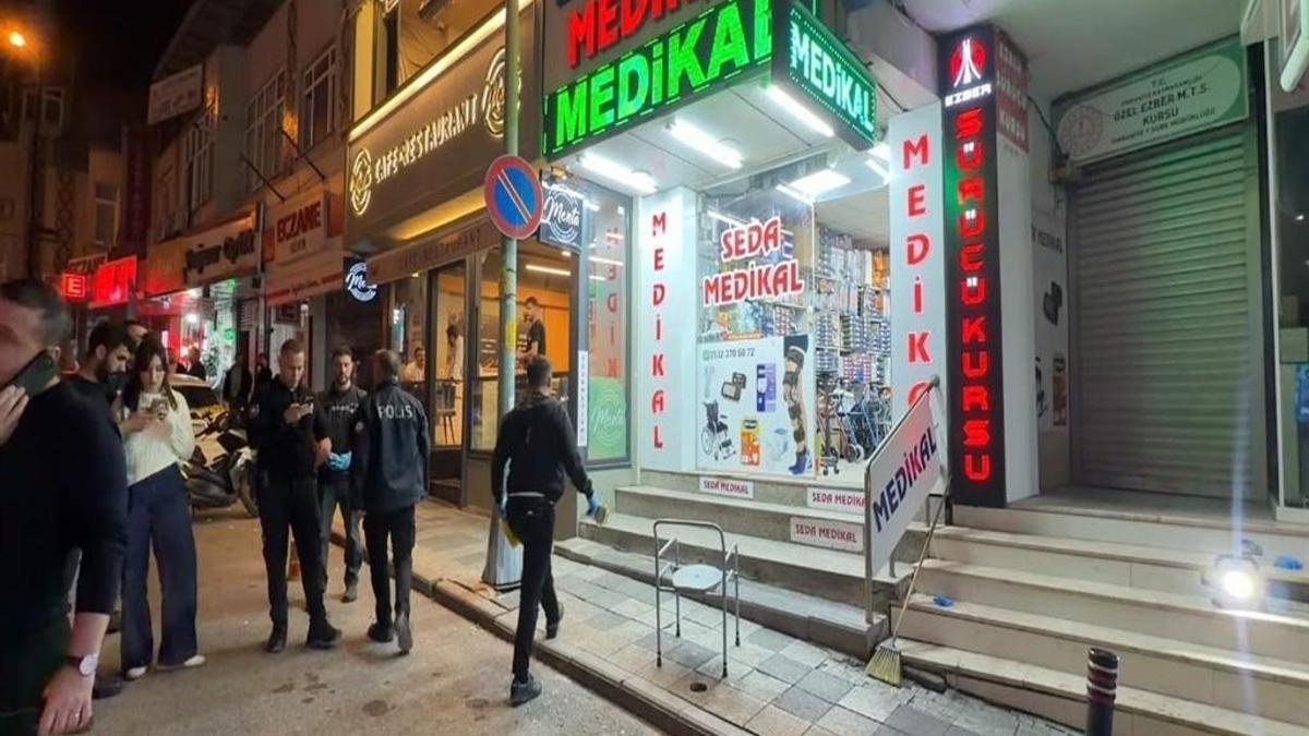 Ümraniye'de motosikletli şüphelilerden iş yerine silahlı saldırı
