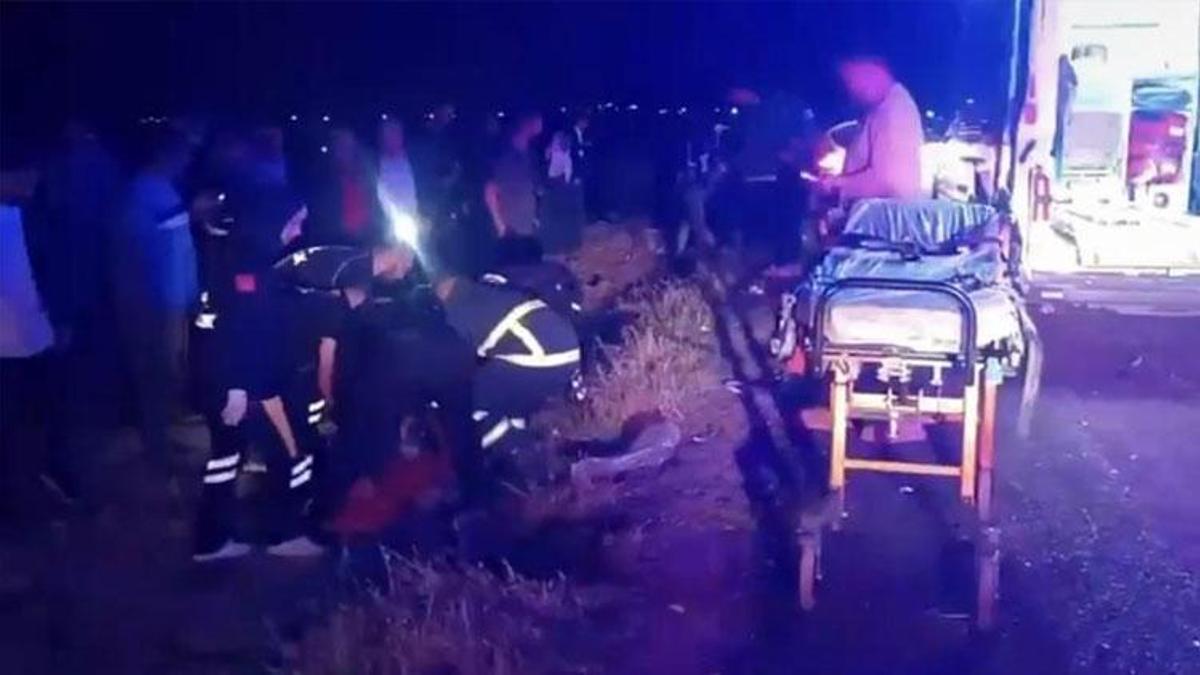 Kızıltepe'de otomobil motosikletle çarpıştı 1'i ağır 2 kişi yaralandı