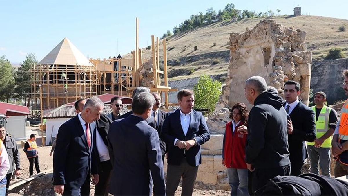Kemah'ta tarihi mesai: Sultan Melik Türbesi’nde restorasyon heyecanı!