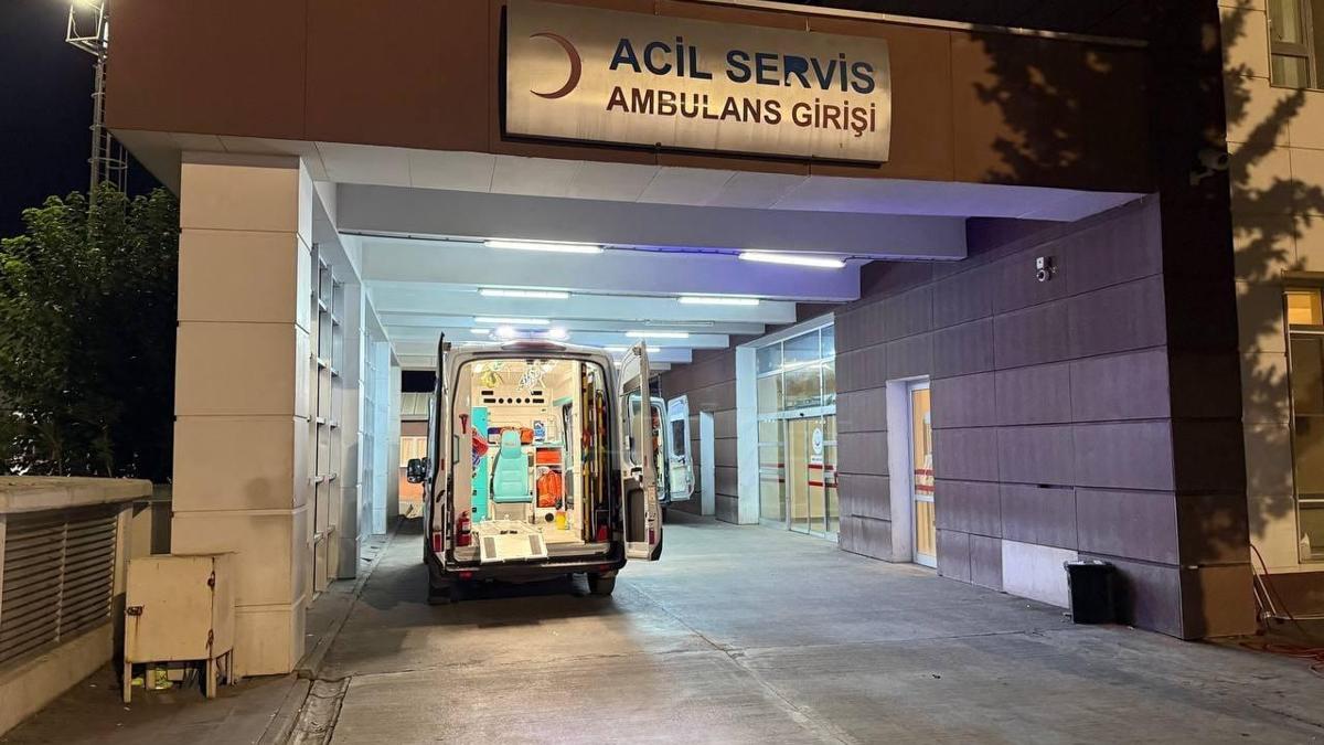 İnşaatta demir çubuğun üzerine düşen işçi yaralandı