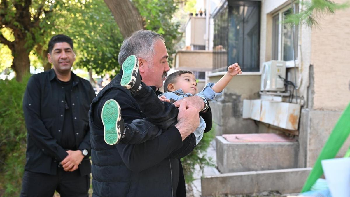 Diyarbakır Emniyet Müdürü Mutlu’dan yaralı personelin çocuğuna doğum günü sürprizi