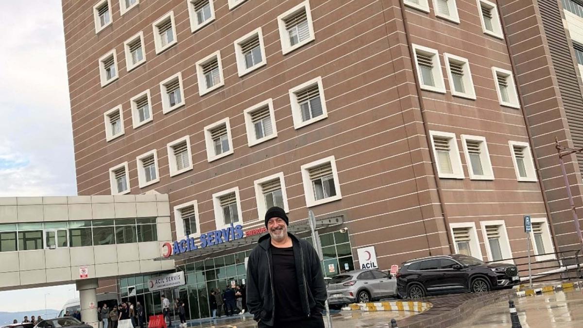 Cem Yılmaz, Çanakkale'de tedavi gördüğü hastaneye kontrole geldi