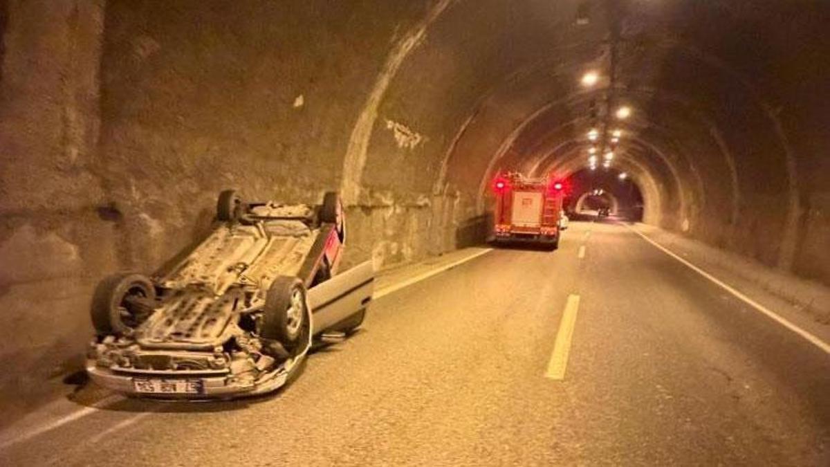 Tünelde kontrolden çıkan otomobil takla attı sürücü yaralandı