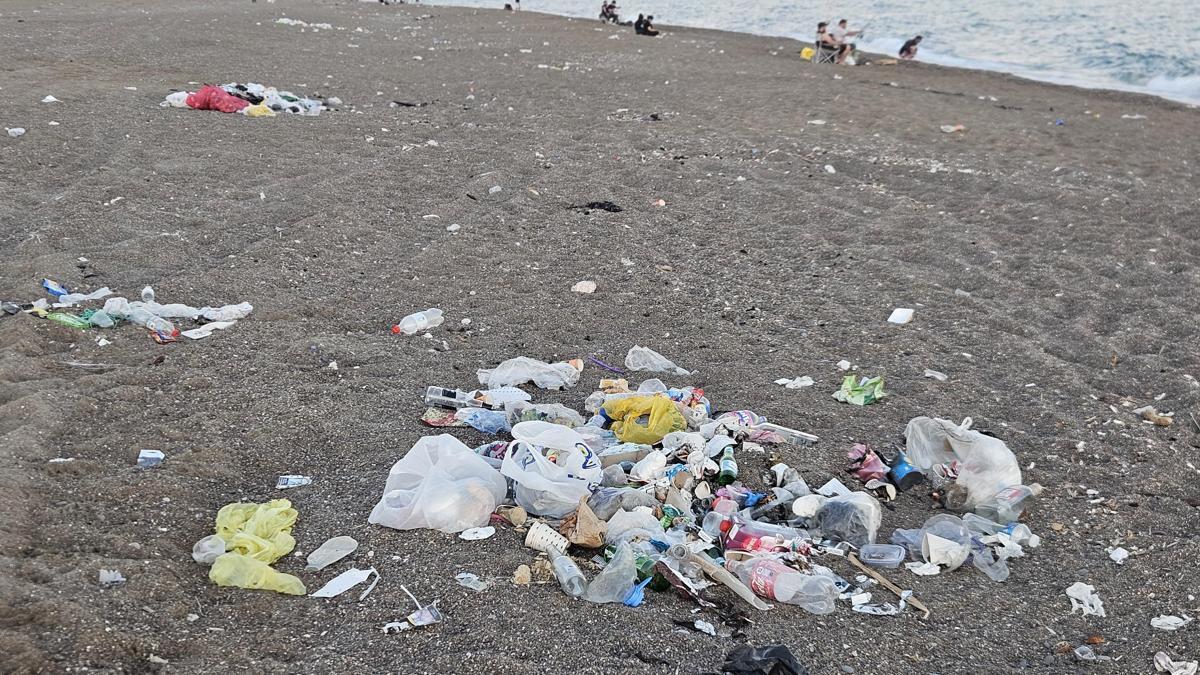 Kumköy sahili, yine çöplüğe döndü