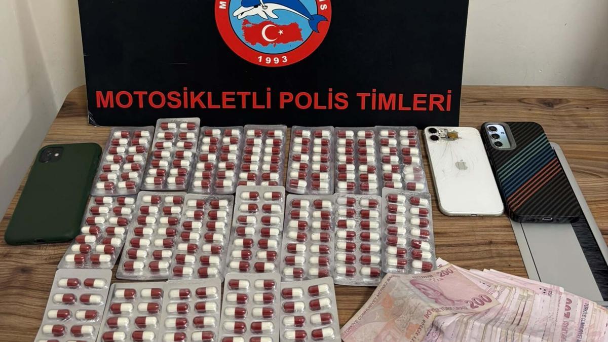 Manisa'da sentetik ecza ile yakalanan 2 şüpheli yakalandı