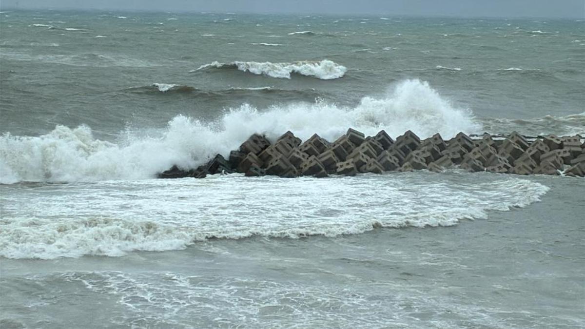 Karadeniz yükselmeye başladı balıkçılar barınağa sığındı
