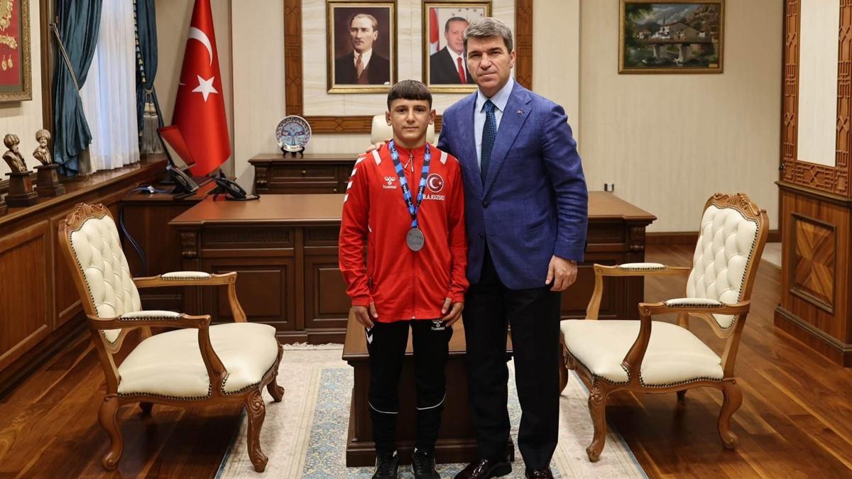 Balkan ikincisi Kuzucu’dan Amasya Valisi Bakan’a ziyaret