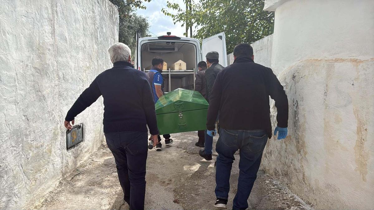 Yalnız yaşadığı evinde ölü bulundu