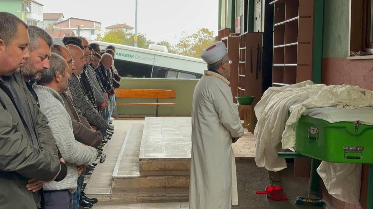 Bartın'daki kazada yaralanıp hastanede hayatını kaybeden kişinin cenazesi Karabük'te defnedildi