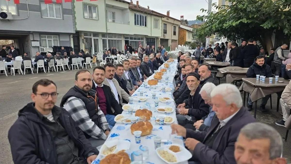 Bursa'da düzenlenen pilav etkinliğinde 100 kişi rahatsızlandı