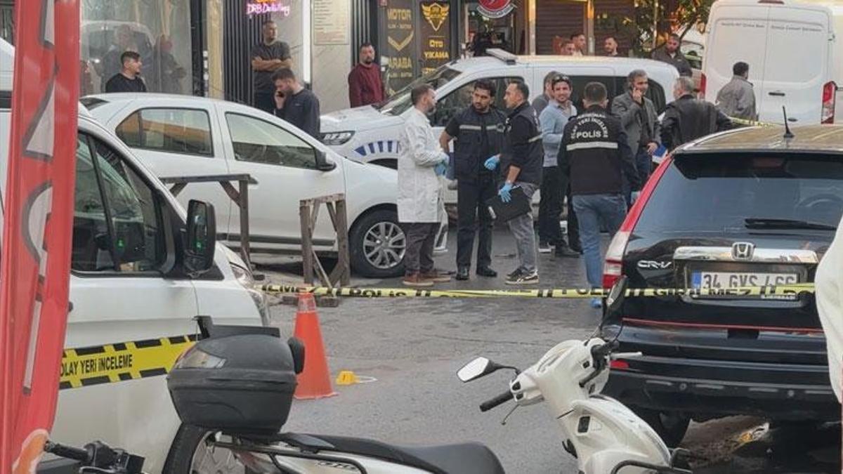 Park halindeki otomobile silahlı saldırı düzenlendi 1 kişi hayatını kaybetti