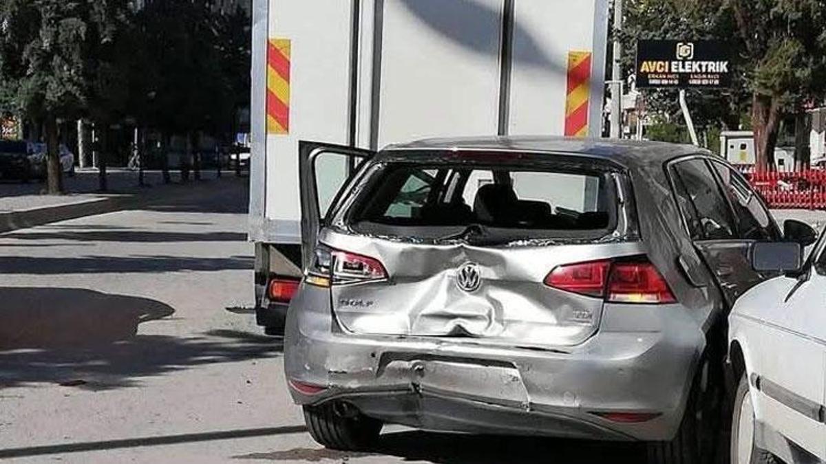 4 aracın karıştığı zincirleme trafik kazasında 3 kişi yaralandı