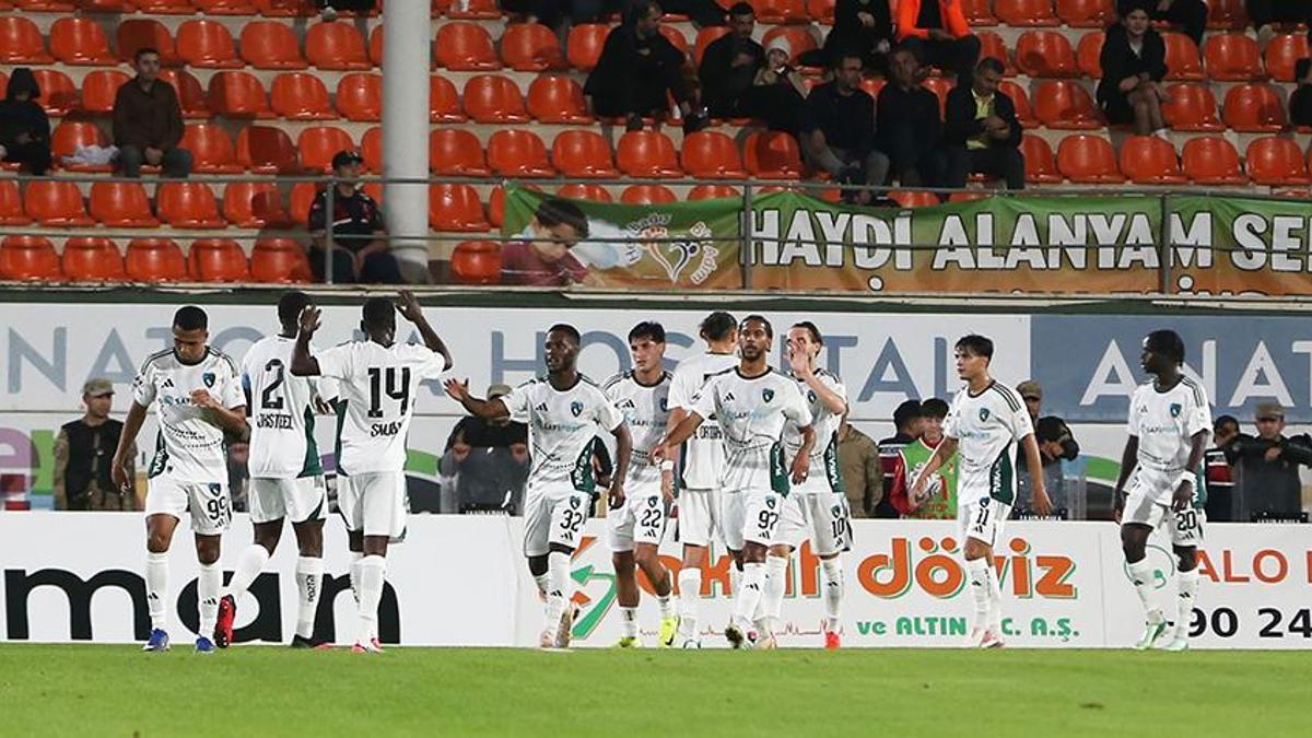 Okan Buruk takımdan gönderdi, Selçuk İnan'ı göklere çıkardı