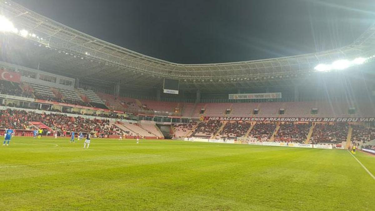 Eskişehirspor-Bursa Yıldırımspor maçında ışık krizi