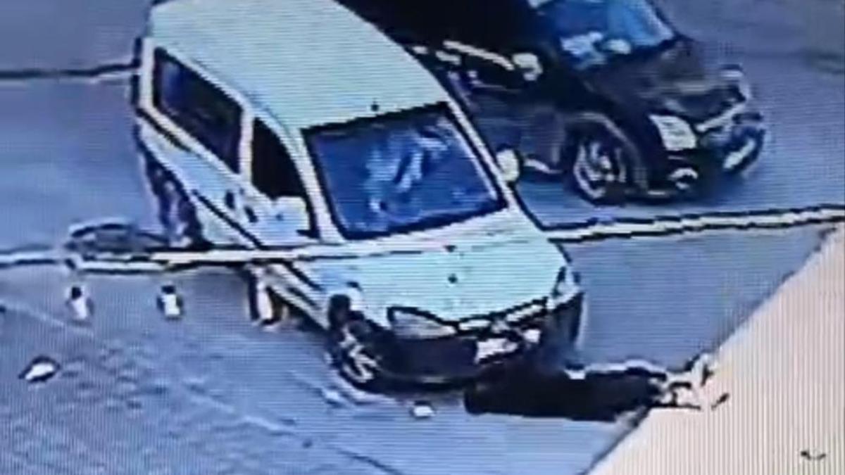 Adana'da ilginç hırsızlık yöntemi! Aracın önüne yattı, sürücü inince olanlar oldu