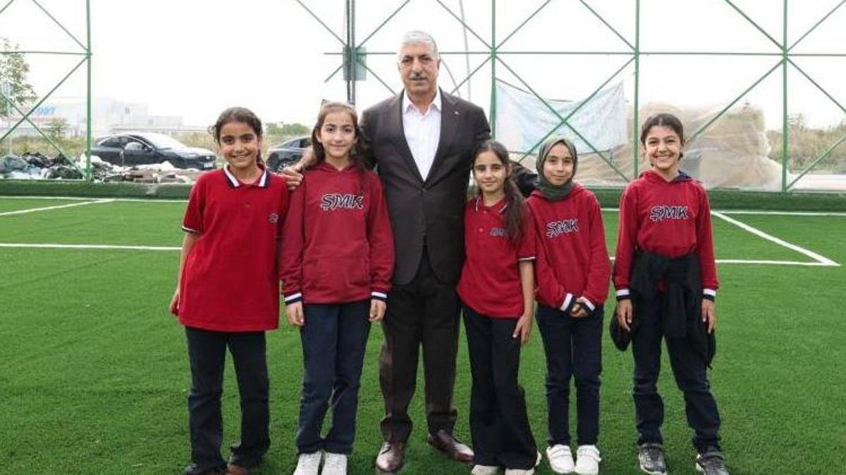 Dilovası'nın Diliskelesi mahallesinde park ve halı saha yenileme çalışmaları sürüyor