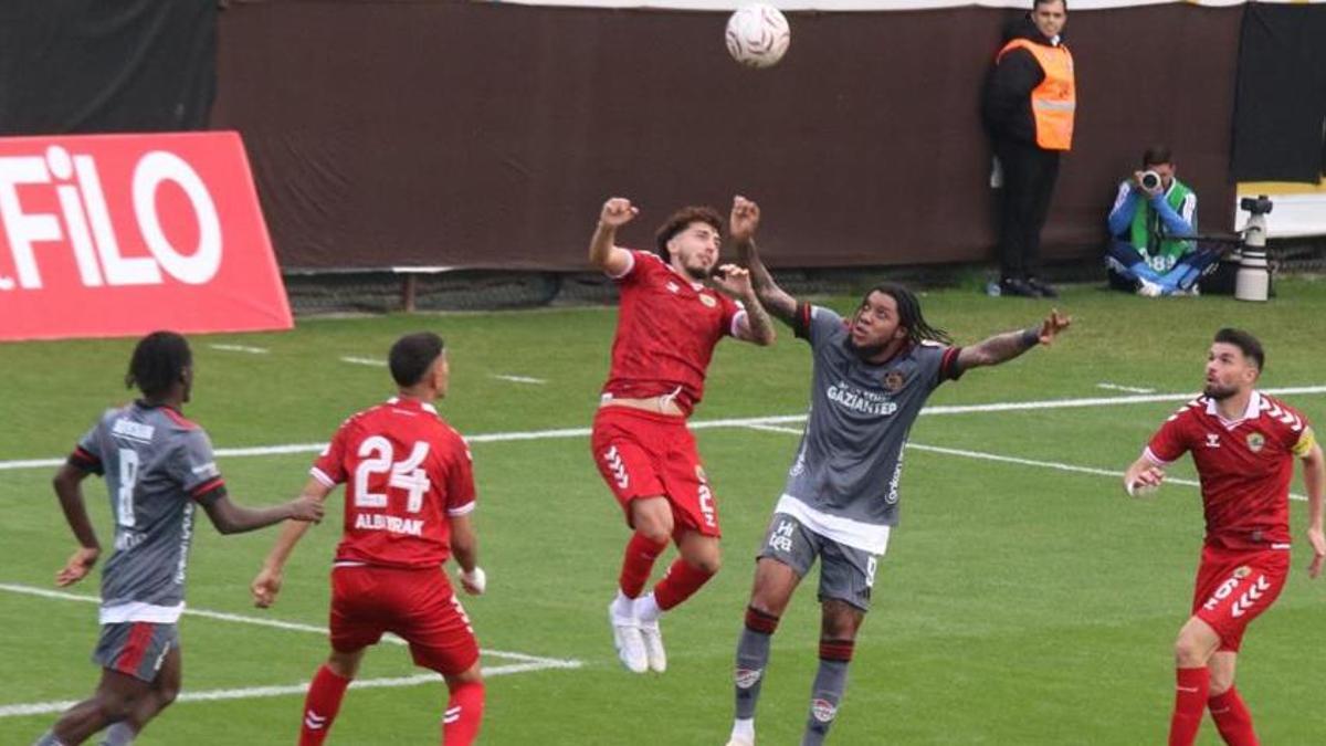 Gaziantep FK rakibini 4 golle dağıttı