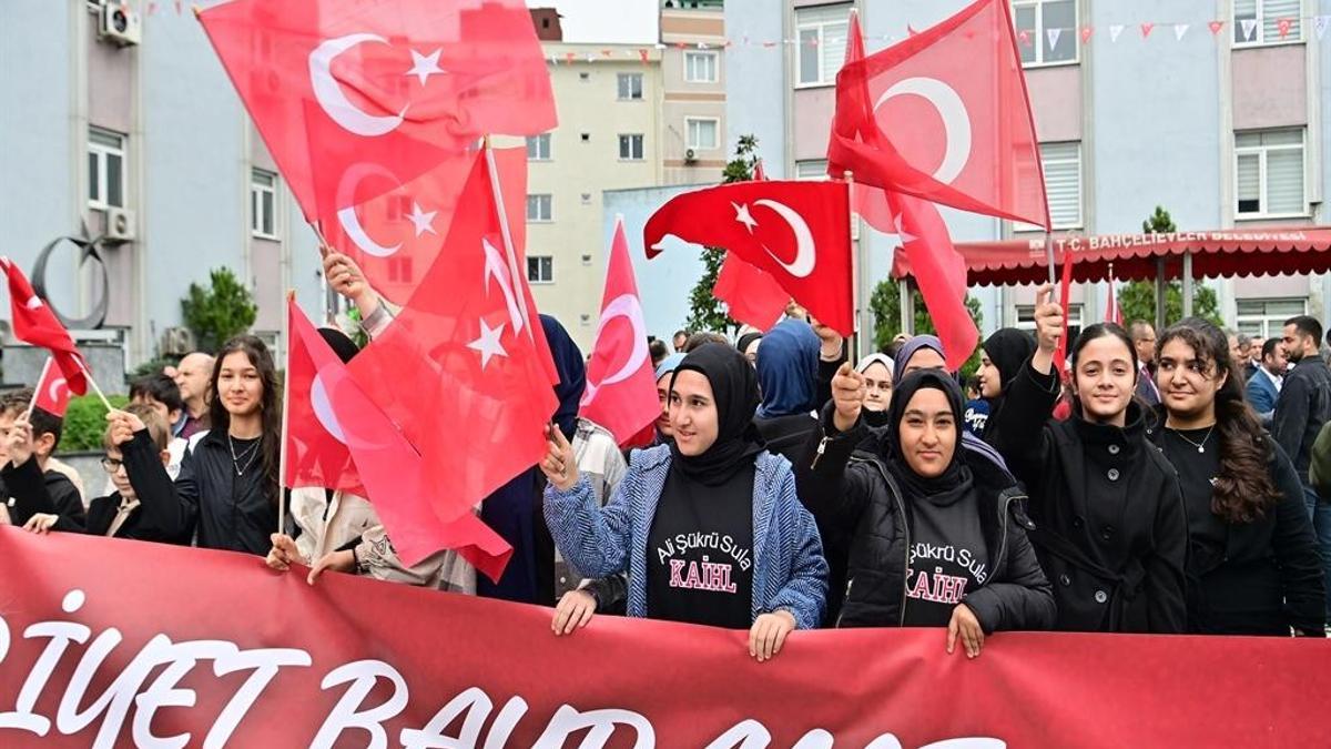 Bahçelievler’de 29 Ekim coşkusu başladı: Final Mela Bedel konseriyle