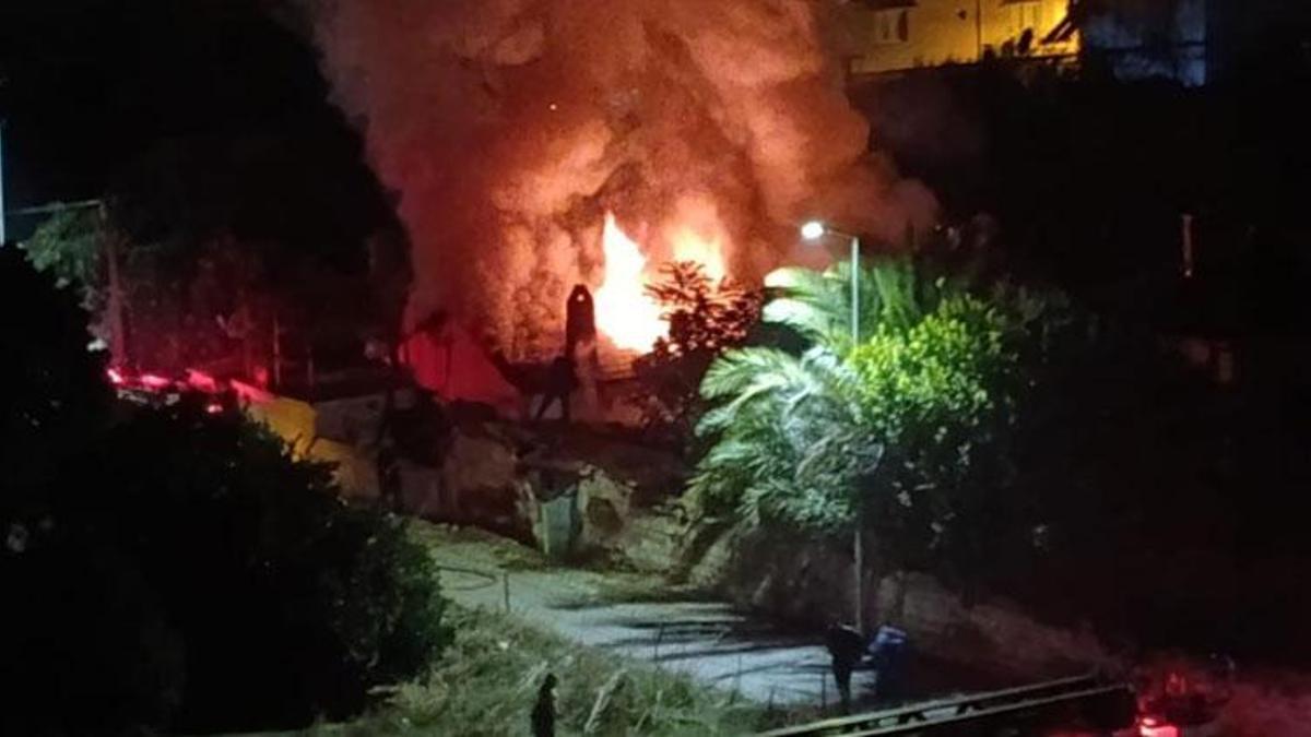 Sobadan çıkan yangında ev kül oldu, 4 kişilik aile zor kurtuldu