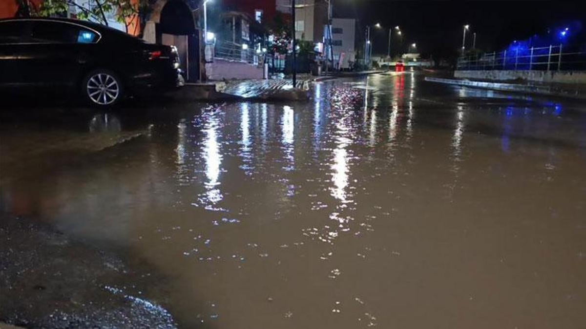 Tekirdağ’da şiddetli sağanak yağış günlük yaşamı olumsuz etkiledi