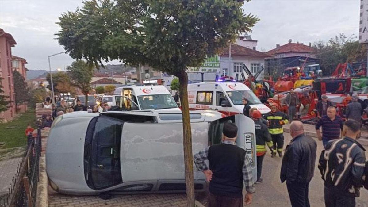 İki otomobilin çarpıştığı trafik kazasında 4 kişi yaralandı