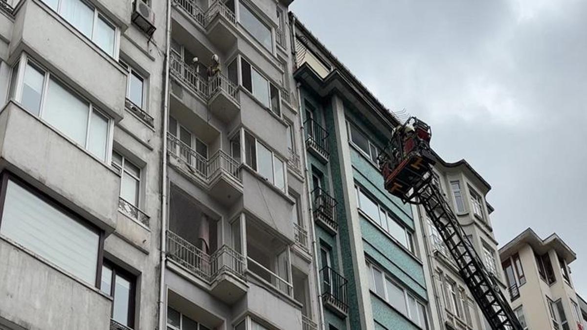 Şişli'de korkutan yangın! 8 katlı binadaki dumanları gören sokağa döküldü