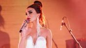 Seren Serengil sahneden paylaştı!