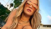 Rita Ora'dan şezlongta bikinili poz! Takipçileri rahatsız oldu...