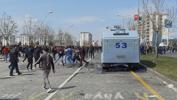 Diyarbakır'da HDP'nin nevruz etkinliği; PKK lehine slogan atanlara gözaltı